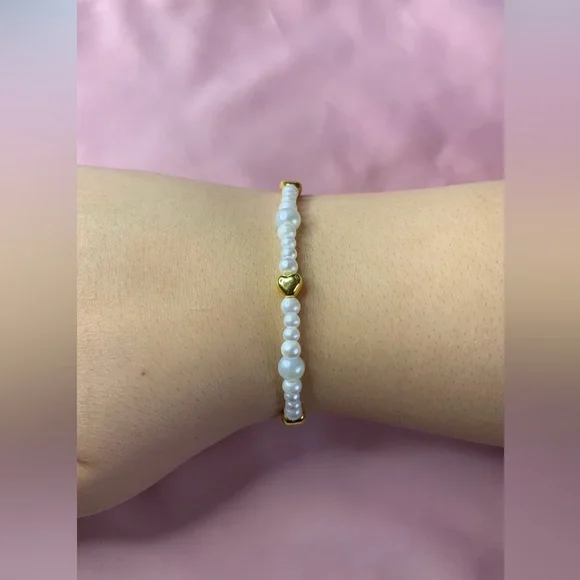 5/$20 ENTIRE SHOP CLEARANCE Valentines “lovely” bracelet 💛 - Picture 5 of 6